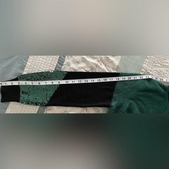 Alfani Black and Green Sequined Long Sleeves knitted Turtleneck Sweater EUC - Picture 9 of 10